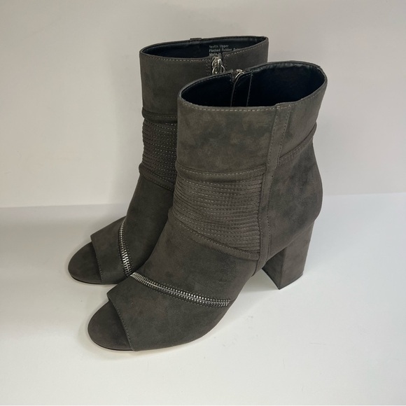 Daya by Zendaya Klare Gray Peep Toe Heeled Bootie - Picture 5 of 9